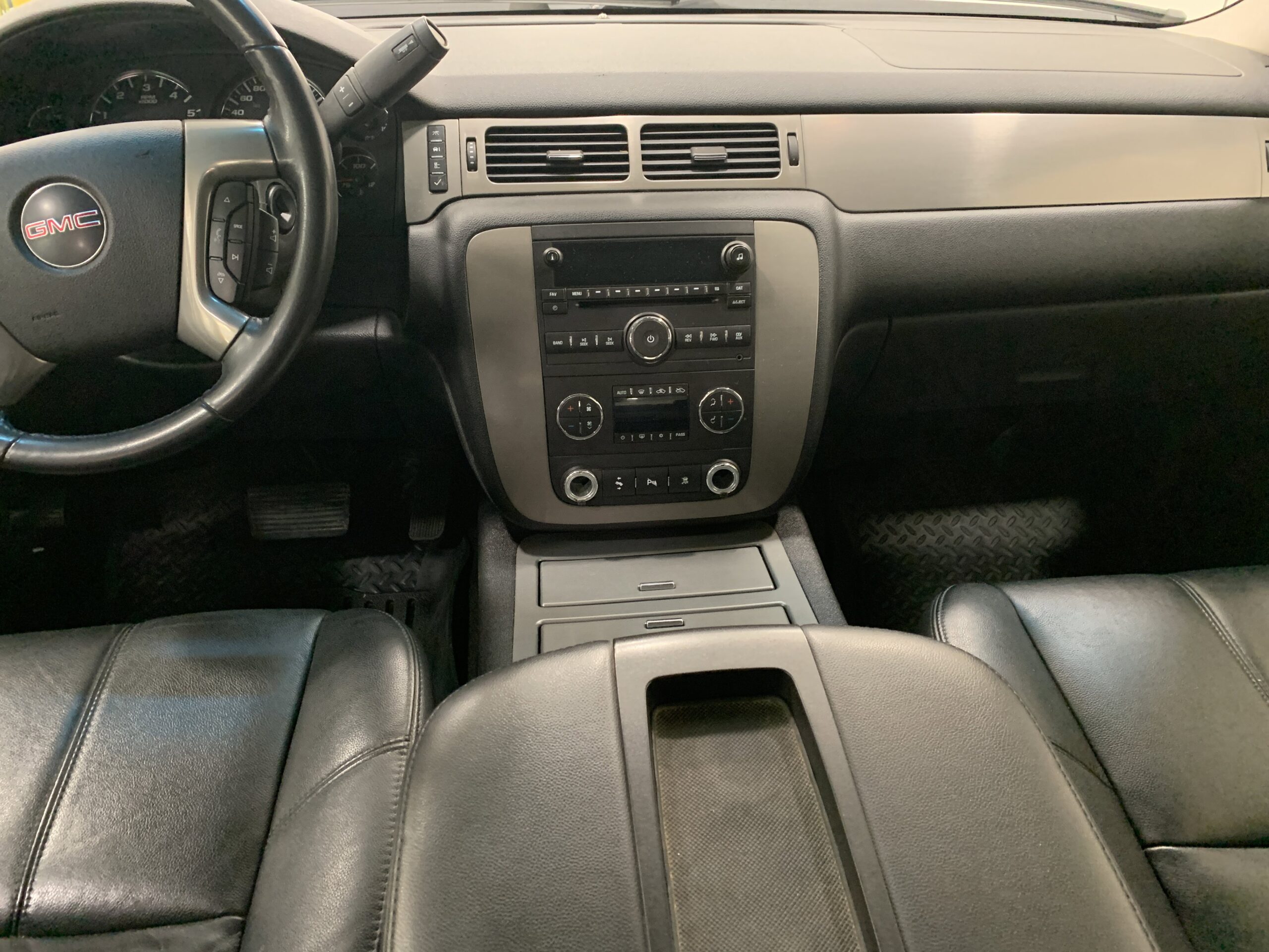 PRE-OWNED 2009 GMC Sierra 1500 SLE * Heated seats *