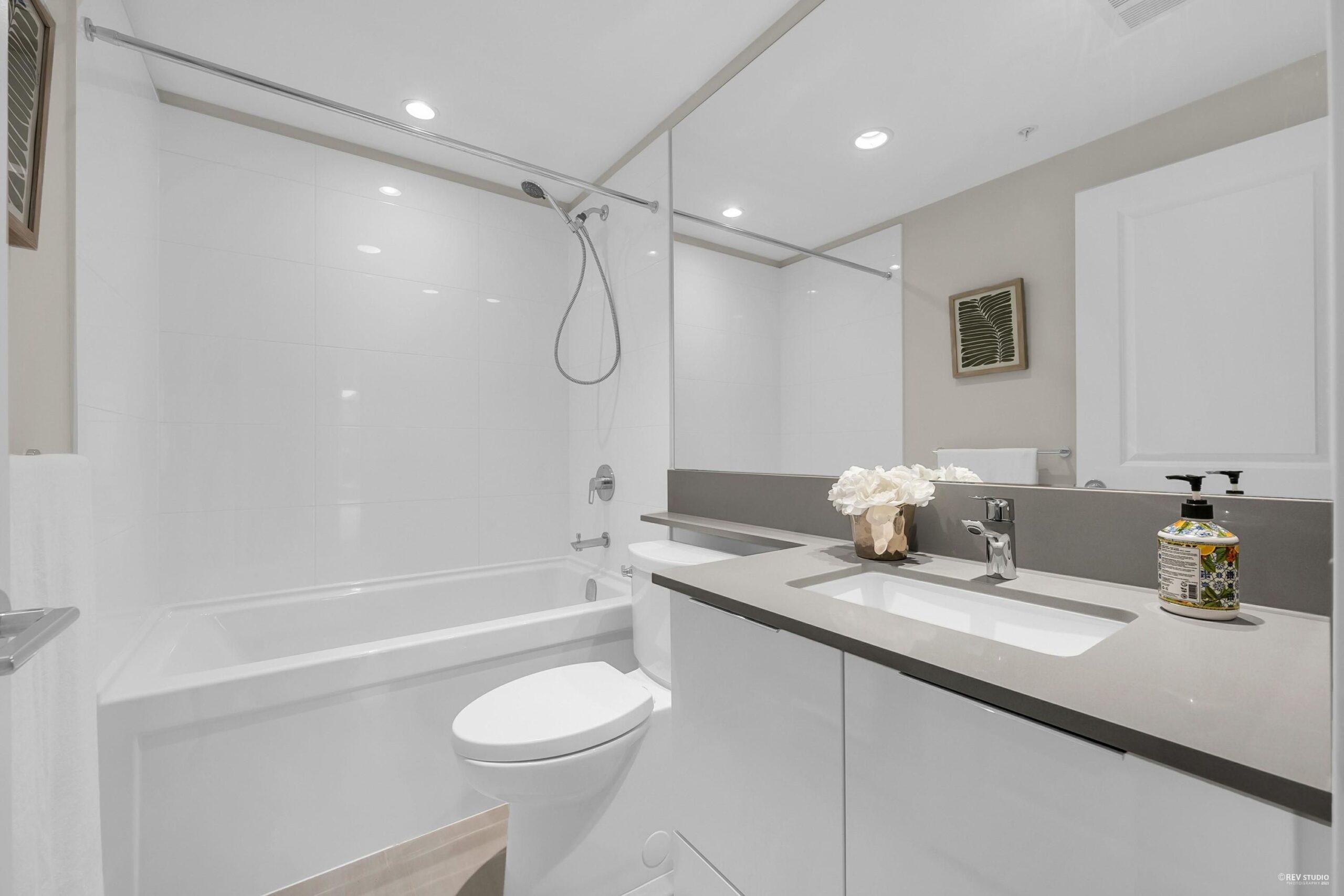 3-bedroom, 2-bath corner